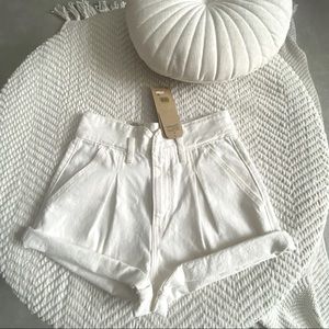 LEVI’S | High-waisted Mom Shorts